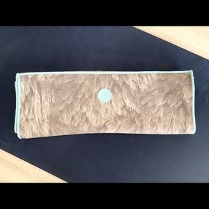 Manduka Yogi Toes Skidless Hot Yoga Mat Towel